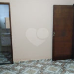 Casa Térrea com 3 dormitórios, sendo 1 suíte.