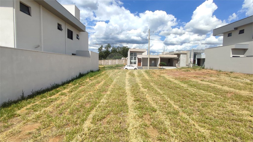 Lote à Venda em São Carlos, no Condomínio Villeneuve I