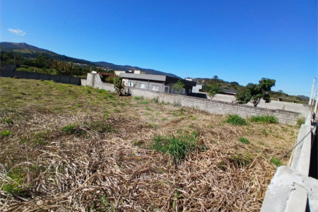 Terreno a venda no Jardim Estância Brasil com 1400m²