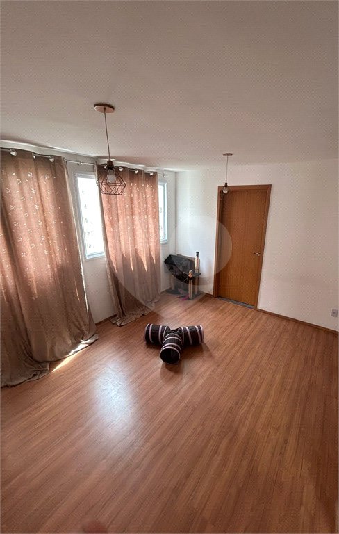 Apartamento de 44m² com vaga na garagem.