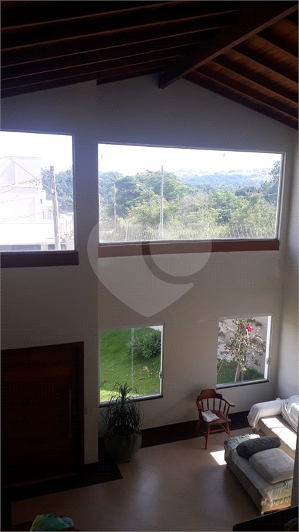 Sobrado à Venda no Condomínio Picollo Villagio com mobilha