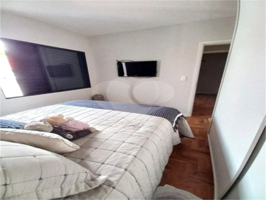Casa de 85m2 com 3 dormitórios e 2 vagas de garagem localizado no Bosque da Saúde