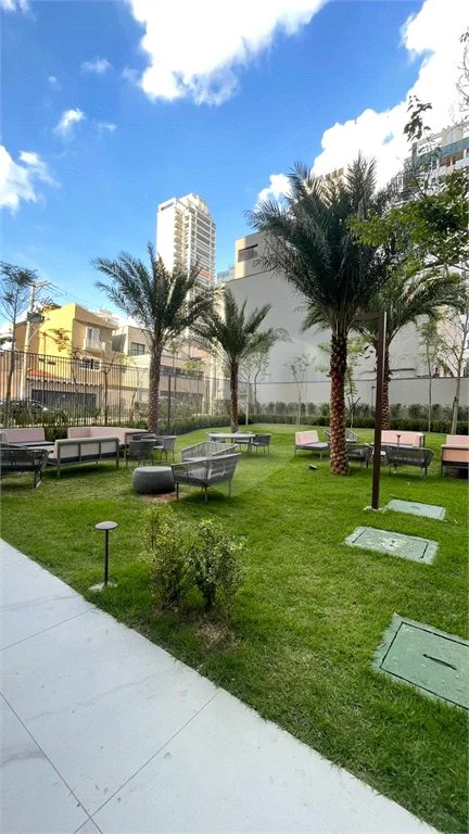 Apartamento mobiliado no Planalto Paulista com 1 dormitório e varanda.