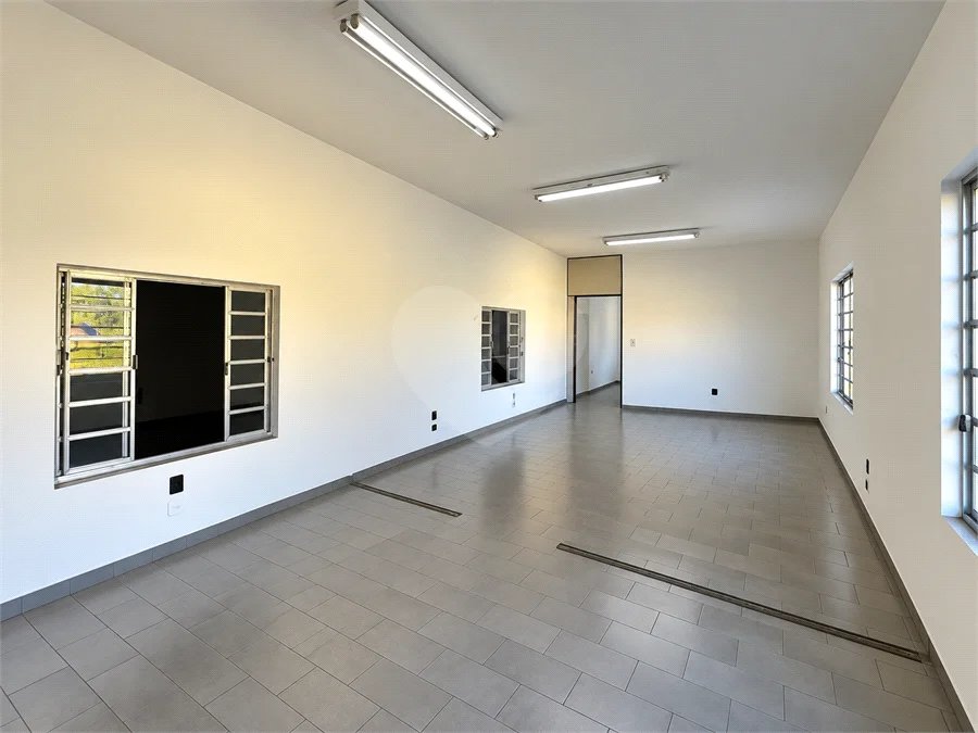 Galpão comercial/industrial com 627 m² no Bairro Planalto, em São Bernardo do Campo, próximo à Via Anchieta, com piso fabril, escritórios e mezanino.