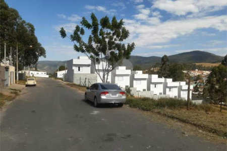 Terreno em Bom Jesus dos Perdões com 290 metros, excelente localização, pronto para construir
