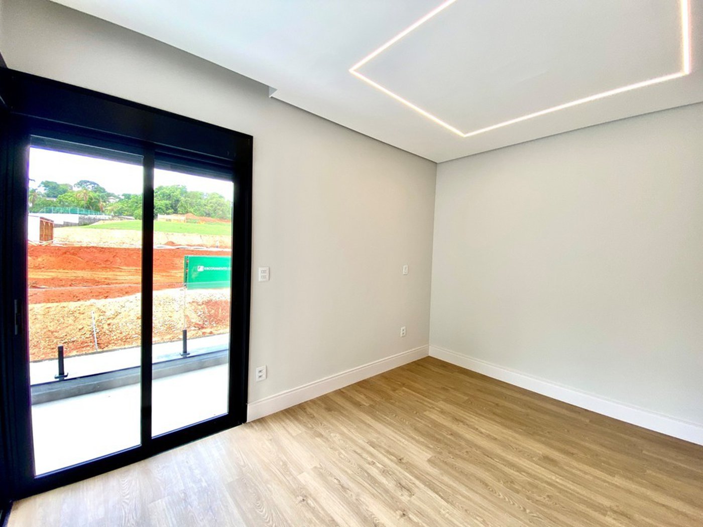 Casa à venda com 3 quartos, sendo 3 suítes, no condomínio Vila Giardino, Jundiaí - SP