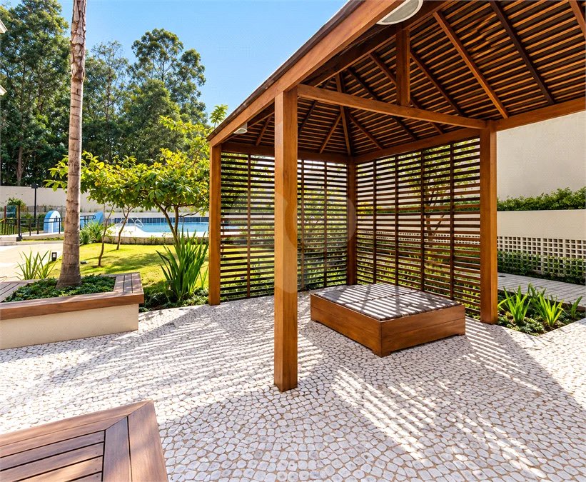 Apartamento de 106 m² no Auge Home Resort, porteira fechada, com 3 dormitórios, 1 suíte, varanda gourmet, 2 vagas, depósito e lazer completo.