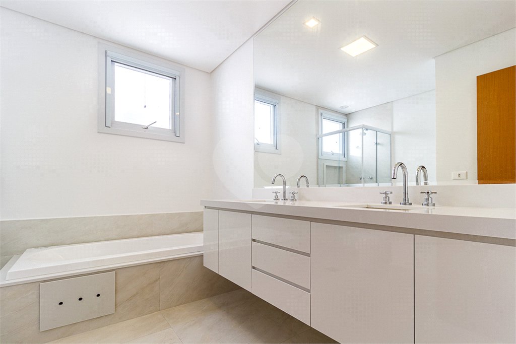 Casa à venda com 4 suítes no condomínio Villagio Quadrifolio, São Paulo - SP