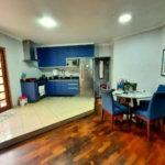Sobrado à venda com 230m², 5 vagas e churrasqueira no Jardim Ester
