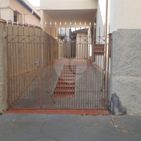 Casa térrea a venda na região central de São Carlos