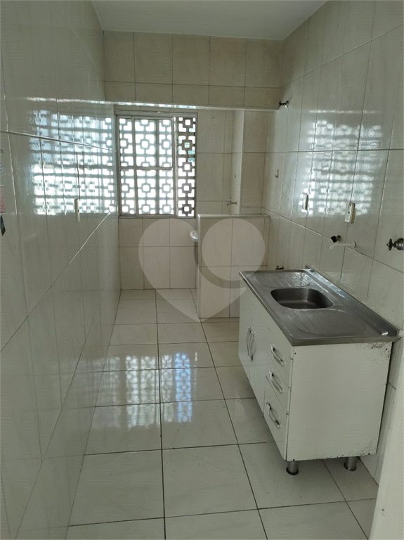 Oportunidade na Sé: Apartamento Reformado e Ensolarado com Localização Estratégica!