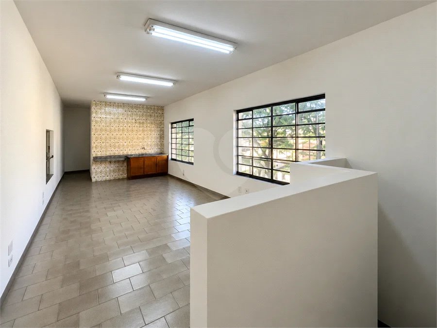 Galpão comercial/industrial com 627 m² no Bairro Planalto, em São Bernardo do Campo, próximo à Via Anchieta, com piso fabril, escritórios e mezanino.