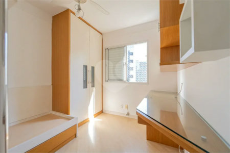 Apartamento à venda em Moema