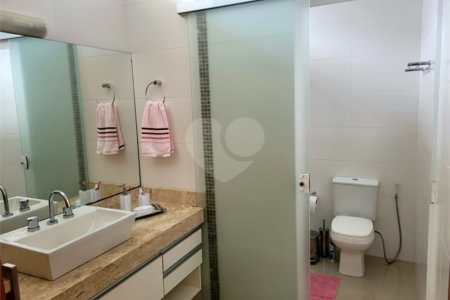 Casa térrea para venda em Araraquara/SP.