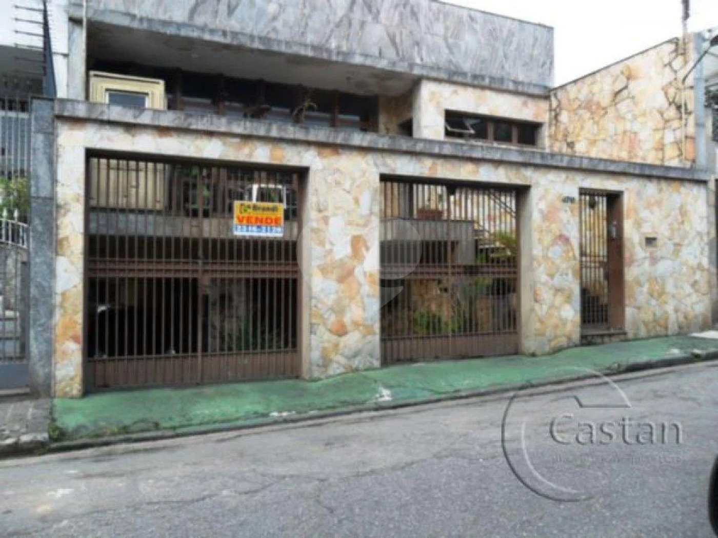 sobr. três pavimentos (frente: res. fundos: res ou industria