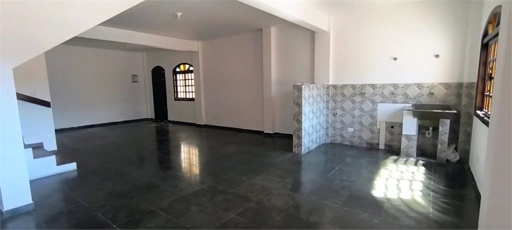 Casa à venda com 187m², 3 quartos, 2 suítes e 2 vagas de garagem próximo à USP