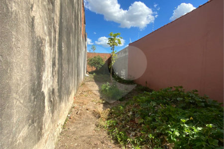 Terreno plano, no bairro Parque Sisi, com 125,00 m² de área.