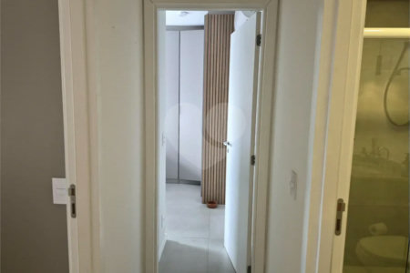 Oportunidade na Vila Leopoldina!! Apartamento com dois dormitórios, sendo uma suíte, dois banheiros, e com duas vagas.