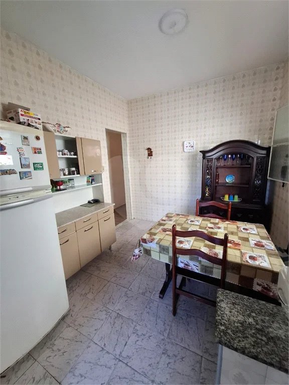 Ó TIMO CASA COM 3 QUARTOS E TERRAÇO EM CONTOMINIO FECHADO