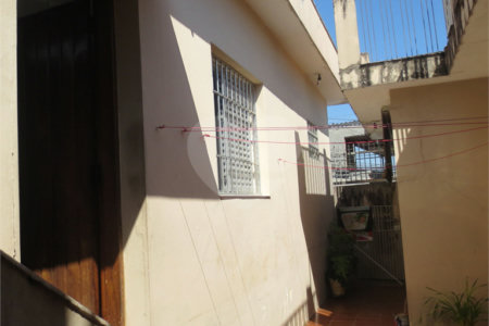 Casa térrea à venda na Saúde c/ 170m2 de construção - 3 Quartos/1 Suíte/4 Vagas na garagem