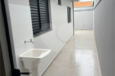 Casa no Conjunto Habitacional Dom Constantino á venda.