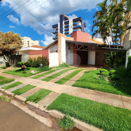 Casa Antiga, Charmosa e Muito Bem Localizada no Condomínio Faber Castell I á venda