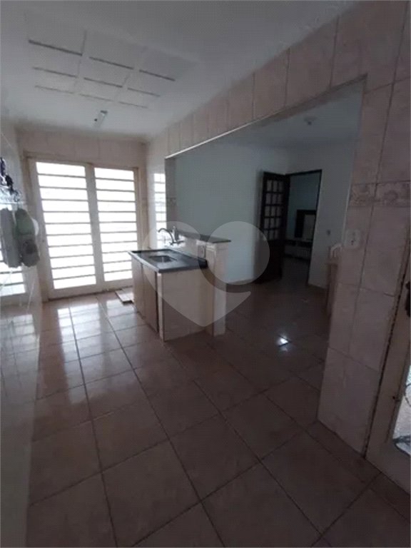 CASA A VENDA NO BAIRRO TRINTA E UM DE MARÇO COM 3 DORMITORIOS, 2 BANHEIROS, 2 VAGAS, SJC