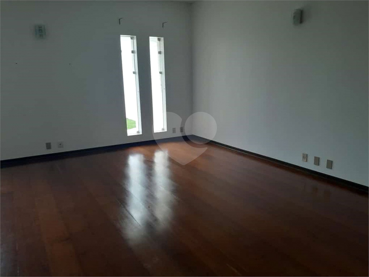 Linda casa para venda / Locação em bairro nobre