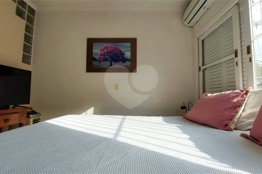 Casa à venda com 3 quartos, sendo 1 suíte,  em Vila Paulista, São Paulo, SP