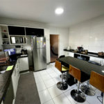 Casa com Piscina e Churrasqueira | 2 Suítes | Edícula | 3 Vagas | 275m²
