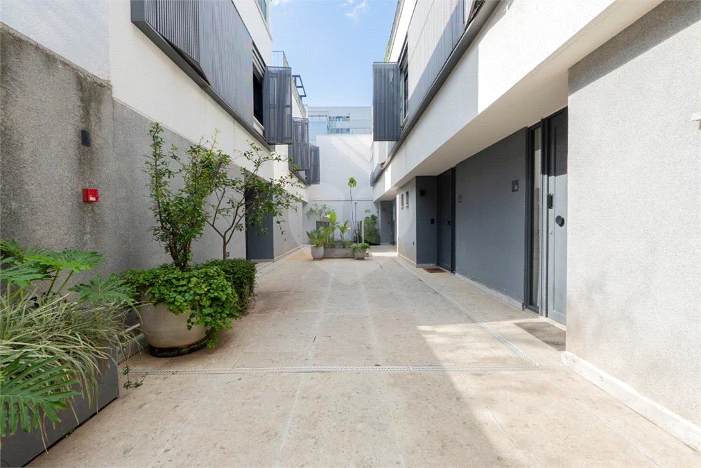 Casa em Condomínio | 98,40 m² | 2 Suítes | Rooftop com Jacuzzi | 2 Vagas | Porteira Fechada