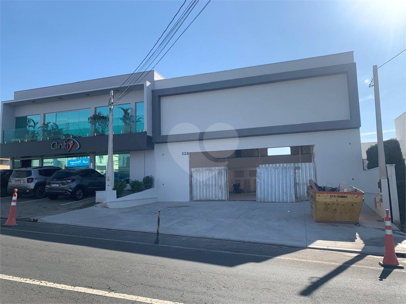 Indaiatuba - Galpão em frente ao Hospital Indaiatuba - Av Fábio Ferraz Bicudo - Locação - R$ 26.800,00 - Lote 360 metros - Área construída 375 metros - 05 vagas - 04 banheiros - 02 copas - finalizando acabamento.