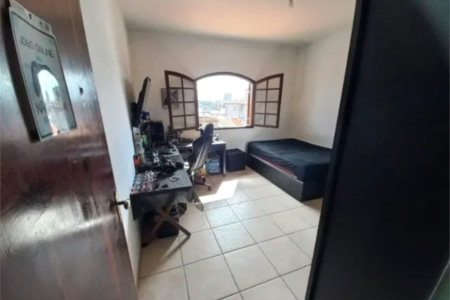 Sobrado à venda com 4 quartos, sendo 1 suíte, em Santo Antônio, Osasco, SP