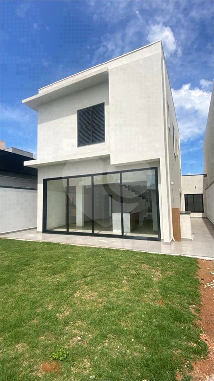 Sobrado á venda com 03 suítes, no Residencial Villeneuve em São Carlos-SP.