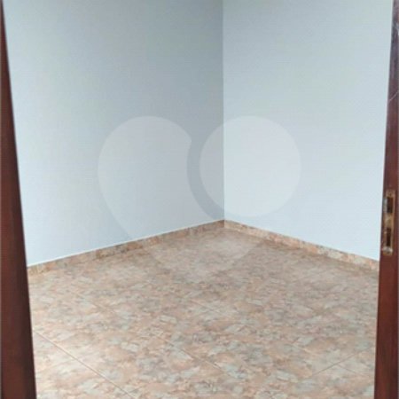 Casa térrea no Jardim Santa Maria .