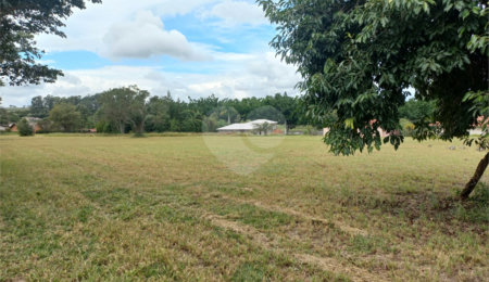 Terreno à venda no condomínio Vila Pinhal, Itirapina - SP