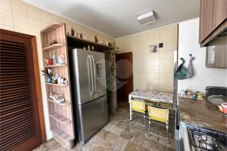 Sobrado com 5 dorm. sendo 2 suites