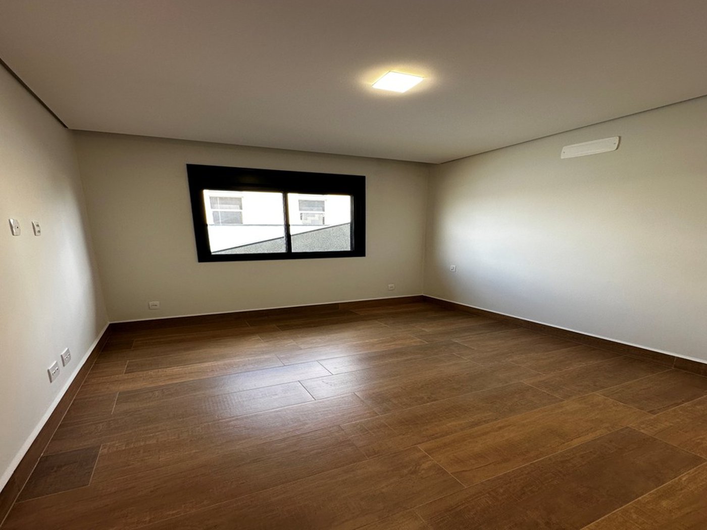 Casa à venda com 3 quartos, sendo 1 suíte, no condomínio Gran Ville São Venâncio, Itupeva - SP