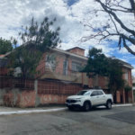 Sobrado á venda em Moema de 280m² com 3 vagas 3 dormitórios e 5 banheiros