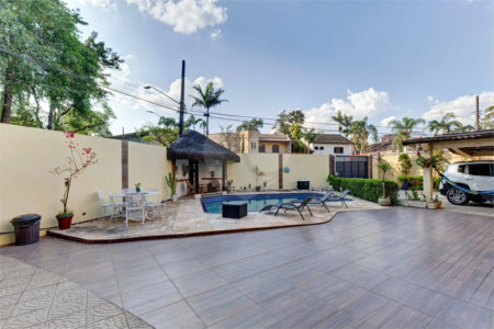 Casa à venda com 6 quartos, sendo 3 suítes, em Interlagos, São Paulo, SP