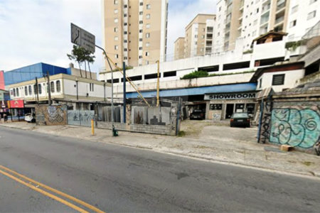 Terreno comercial de esquina com 670 m² em Zoneamento ZEUP na Avenida Sargento Geraldo Sant'Ana