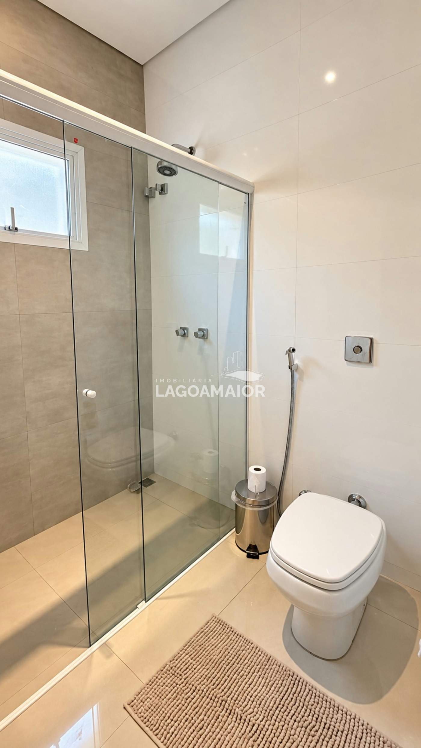 Casa à venda com 4 quartos, sendo 3 suítes, no condomínio Portal das Àguas, Três Lagoas - MS