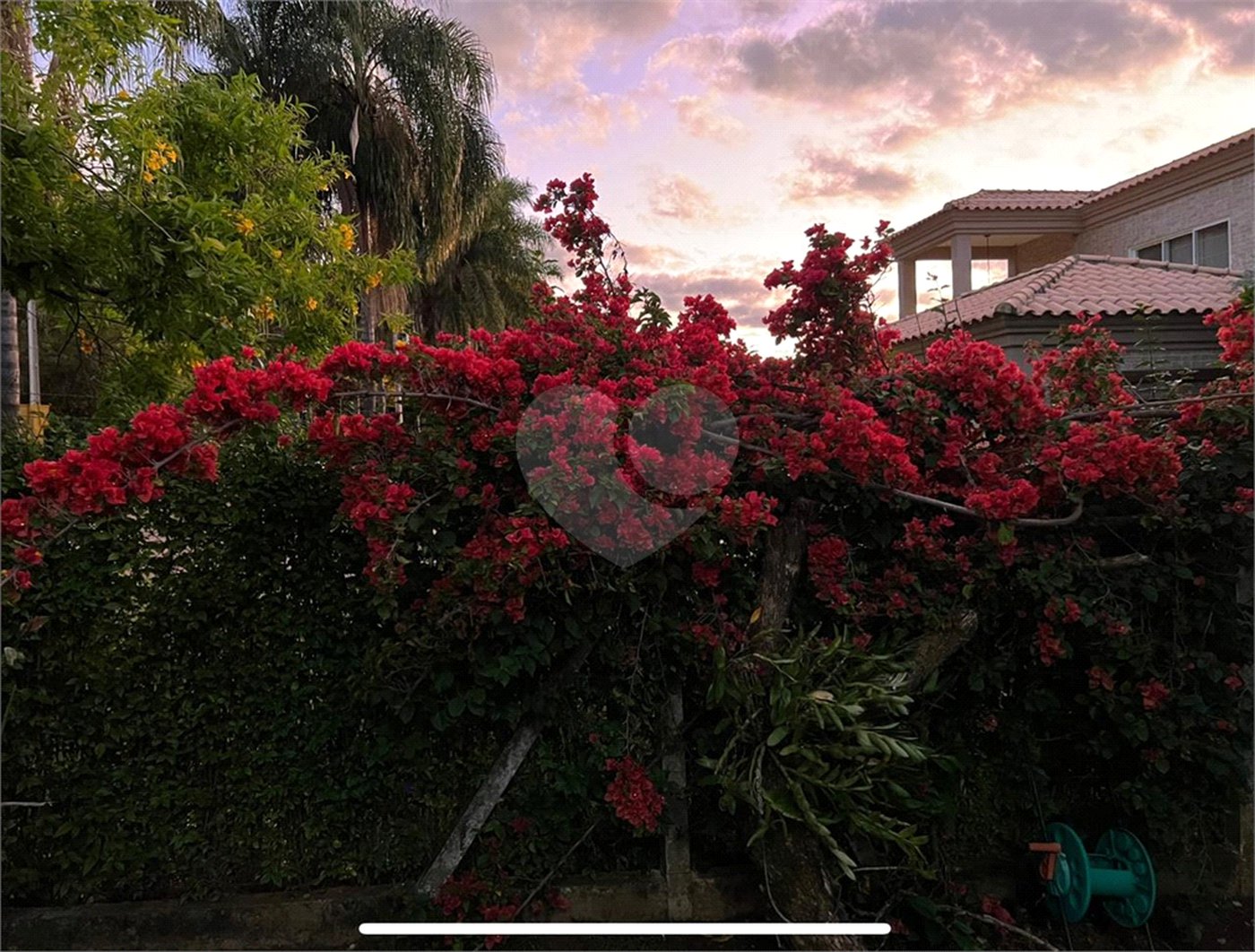 Chácara no Condomínio Vale das Laranjeiras em Indaiatuba SP - Venda - R$ 3,600.000,00 - Locaçao - R$ 30.000,00 mais encargos - Linda, espaçosa, aconchegante, acabamento de alto padrão em rua tranquila e arborizada, em um dos Condomínios mais valorizados de Indaiatuba. Com fácil acesso as principa