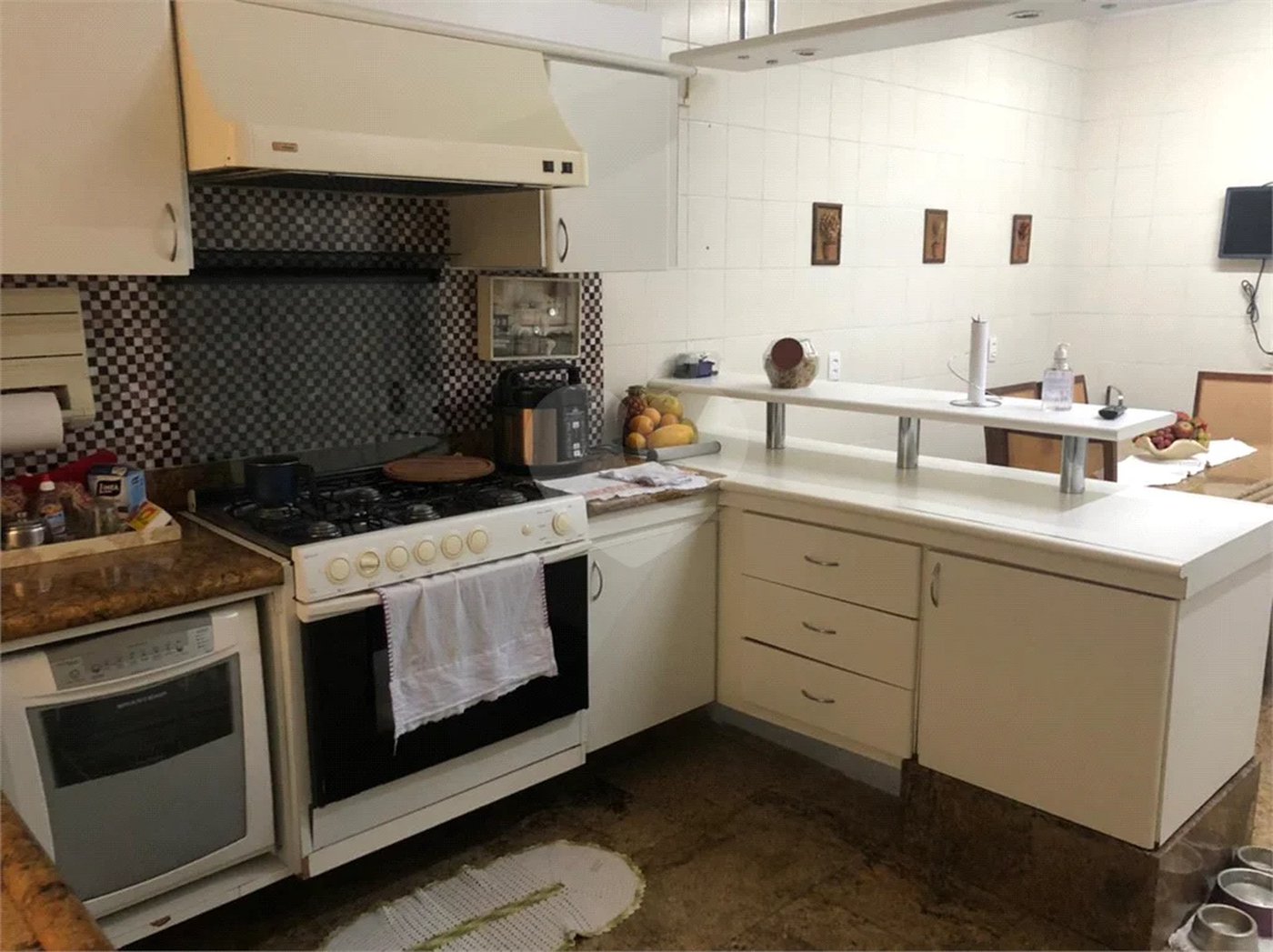 Sobrado com 363m² à venda no Alto da Moóca - 3 suítes e 6 vagas.