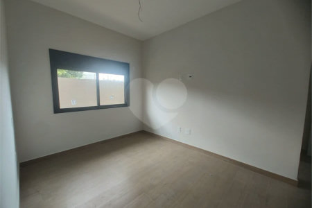 Casa exclusiva em Atibaia de alto padrão com 3 suítes, piscina, espaço gourmet, condomínio fechado, aceita financiamento