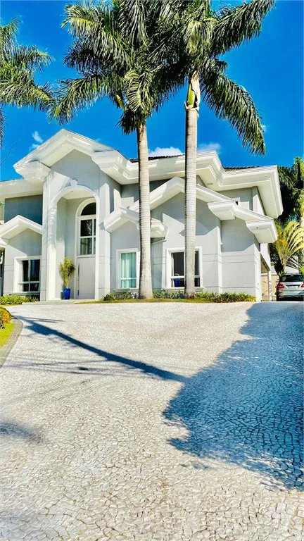 Belíssima casa à venda com 700 m² no Condomínio Tamboré, em Alphaville!!!