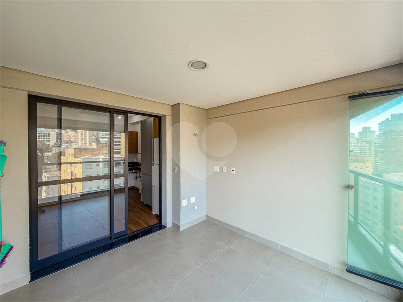 Studio novo com 33m² e vaga na garagem na região da Aclimação em São Paulo - SP.
