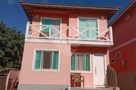 Casa em Condomínio à Venda em Búzios com 4 Quartos – Área Gourmet e Deck de Madeira!