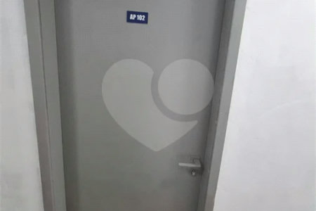 SOBRADO TIPO APARTAMENTO COM 1 QUARTO PARA LOCAÇÃO 38m² - SANTÍSSIMO