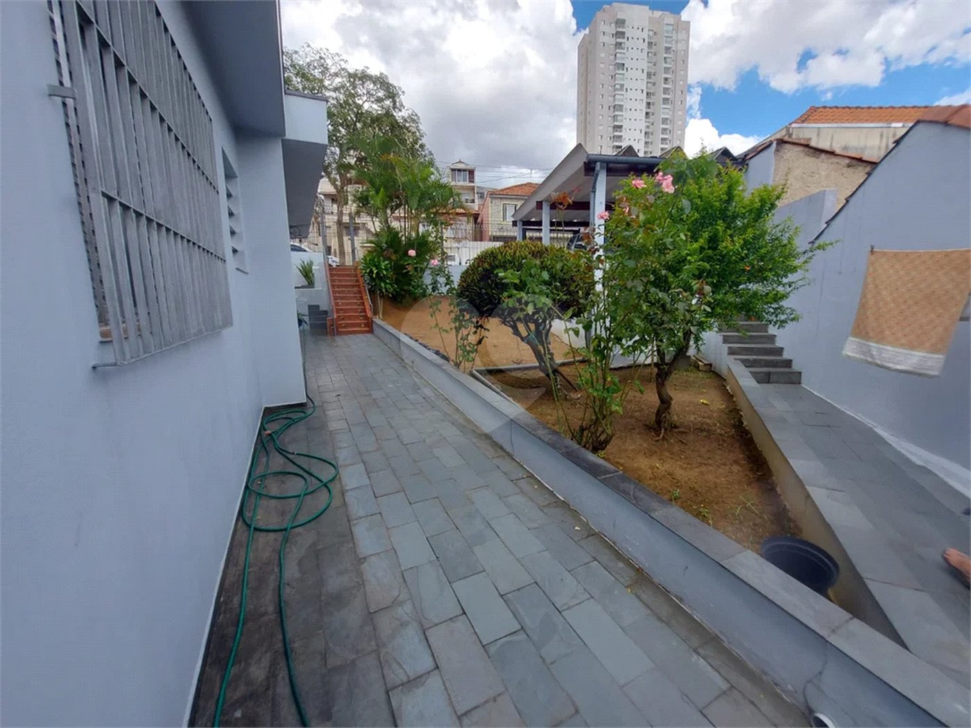 CASA TÉRREA À VENDA NA MOOCA - COM PORTEIRA FECHADA.